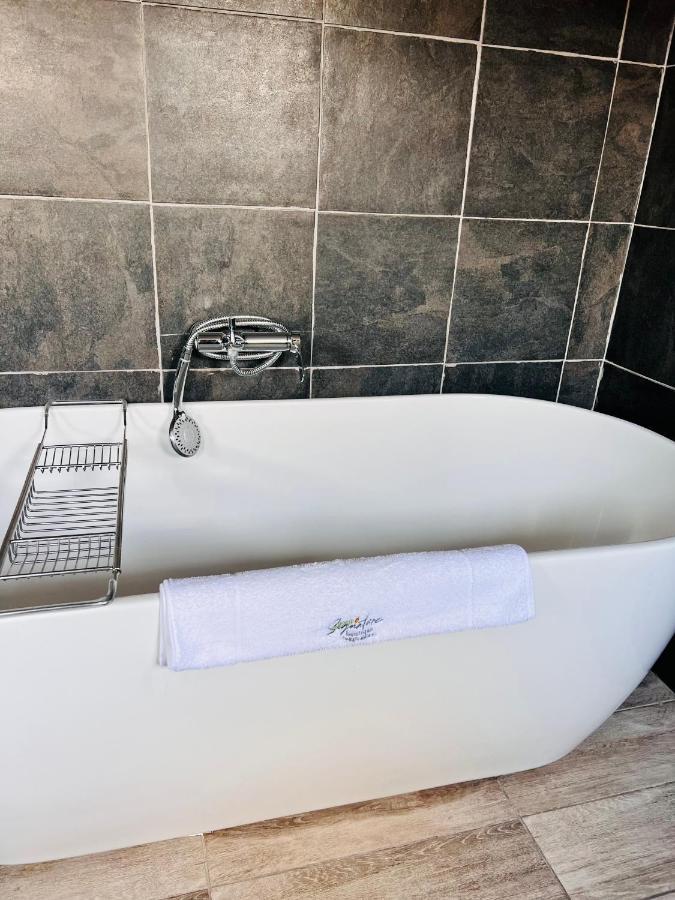 Signature Boutique Guesthouse Maun Bagian luar foto