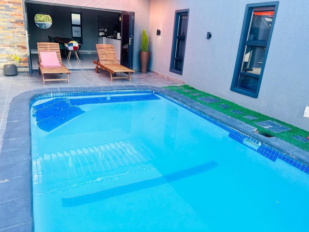 Signature Boutique Guesthouse Maun Bagian luar foto