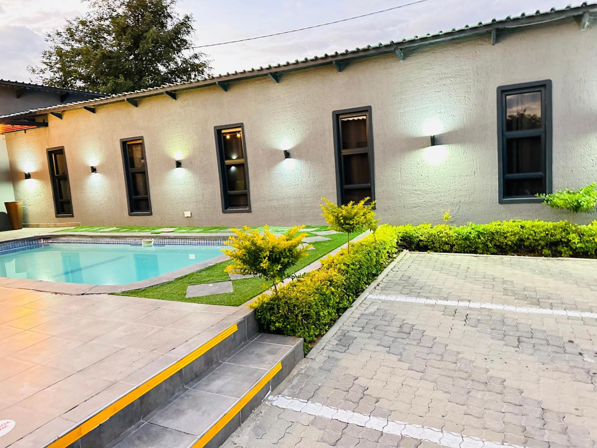 Signature Boutique Guesthouse Maun Bagian luar foto